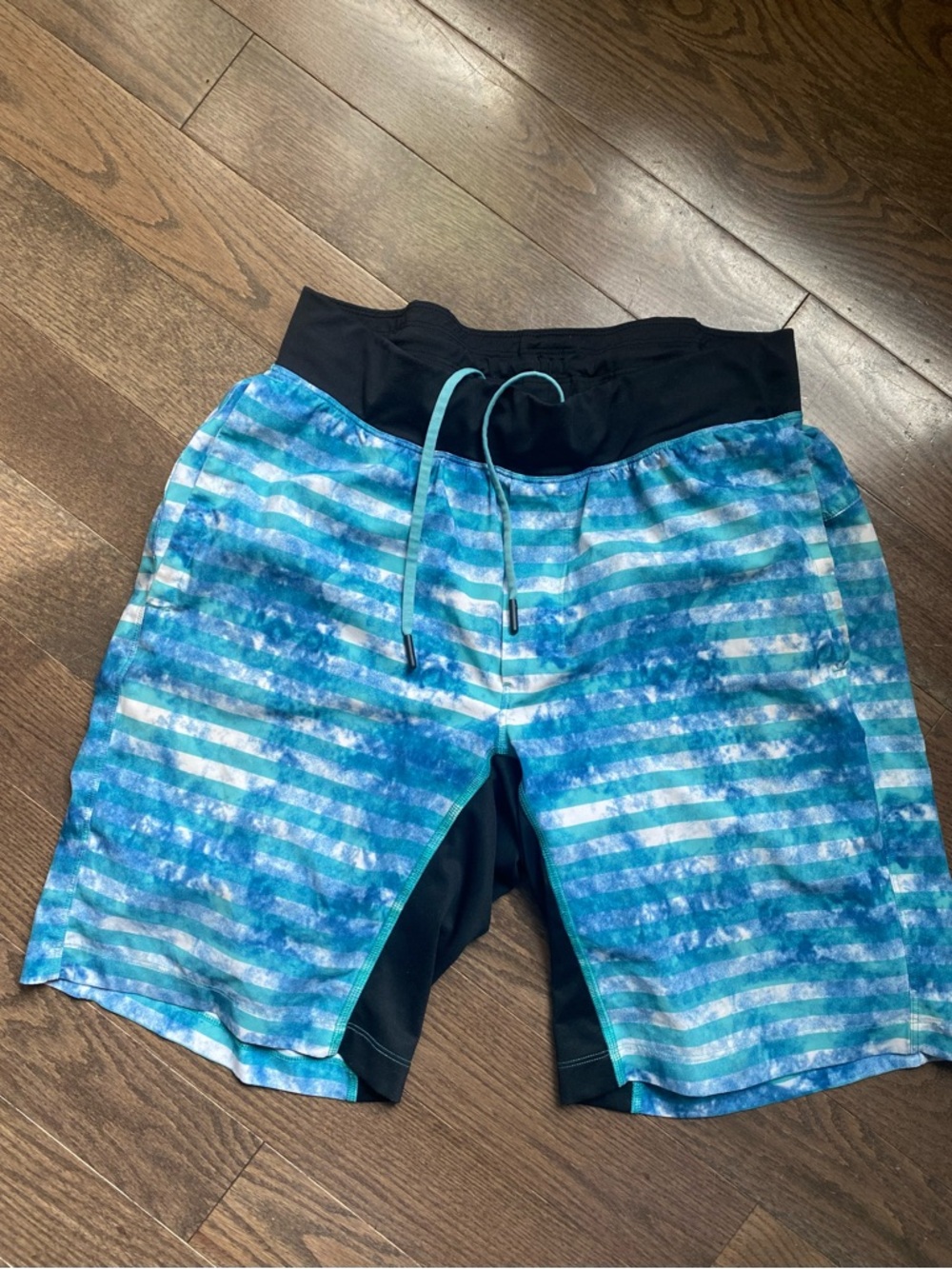 Men’s lululemon short size medium